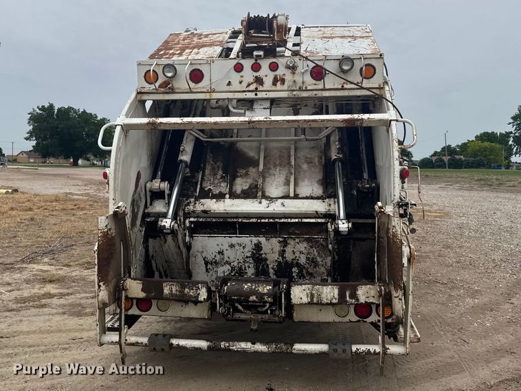 image for item FB7449 2005 Freightliner Business Class M2 refuse truck