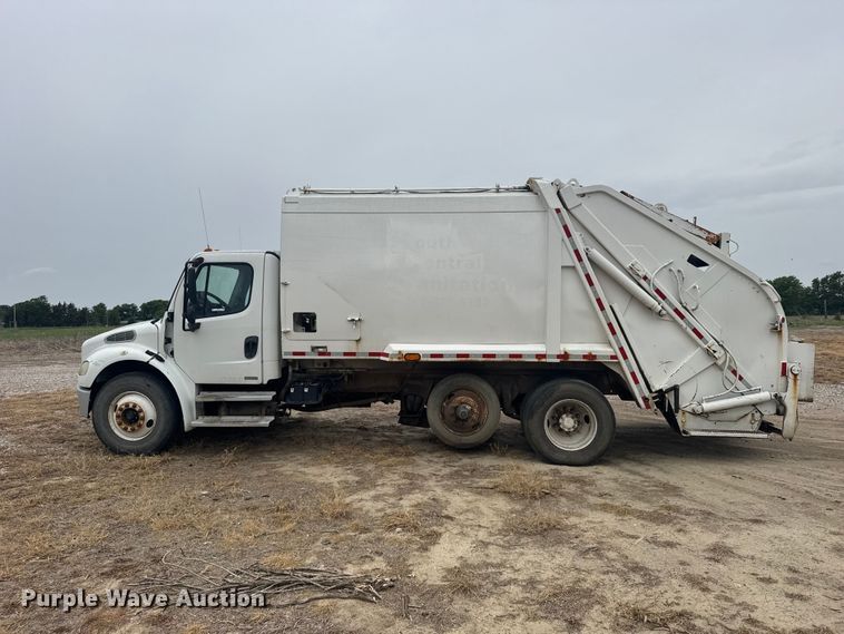 image for item FB7449 2005 Freightliner Business Class M2 refuse truck