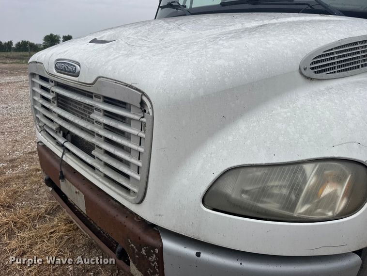 image for item FB7449 2005 Freightliner Business Class M2 refuse truck
