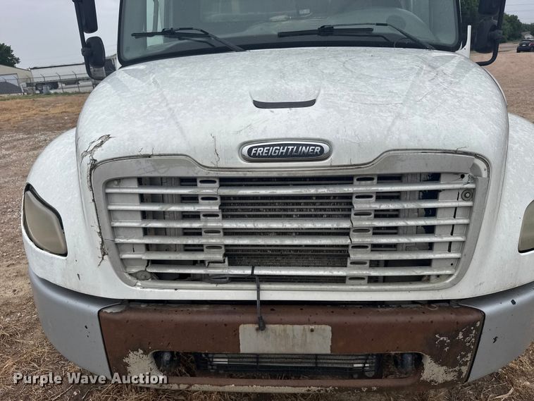 image for item FB7449 2005 Freightliner Business Class M2 refuse truck