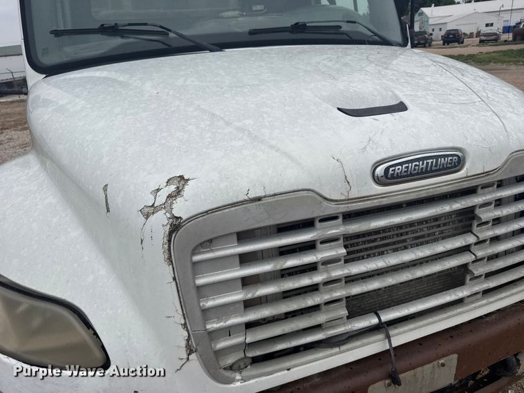 image for item FB7449 2005 Freightliner Business Class M2 refuse truck