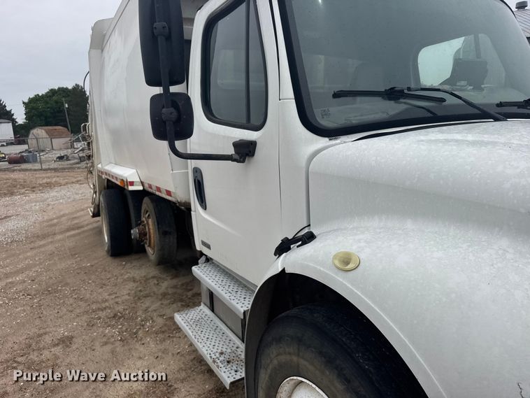 image for item FB7449 2005 Freightliner Business Class M2 refuse truck