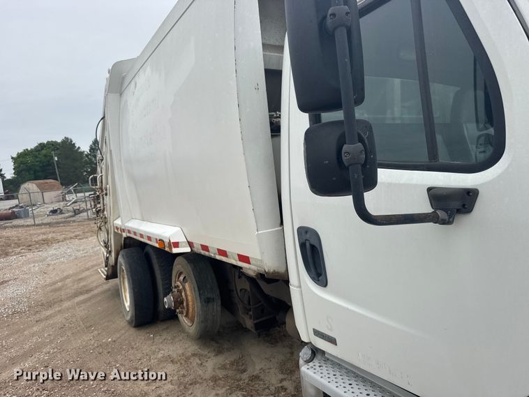 image for item FB7449 2005 Freightliner Business Class M2 refuse truck