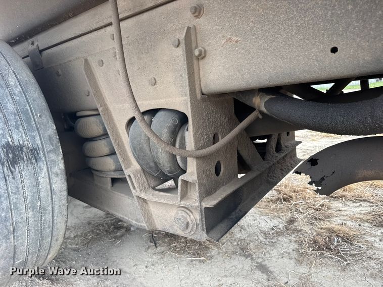 image for item FB7449 2005 Freightliner Business Class M2 refuse truck