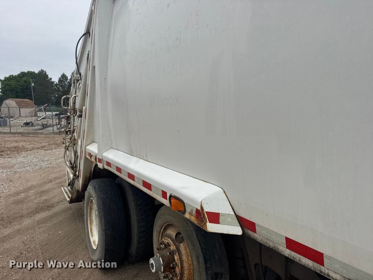image for item FB7449 2005 Freightliner Business Class M2 refuse truck