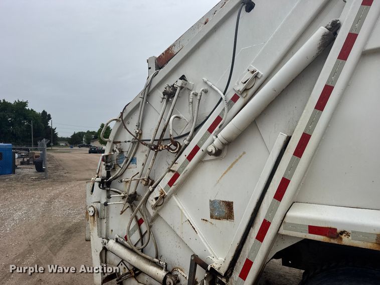 image for item FB7449 2005 Freightliner Business Class M2 refuse truck