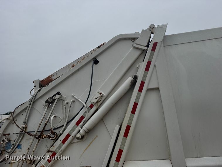 image for item FB7449 2005 Freightliner Business Class M2 refuse truck