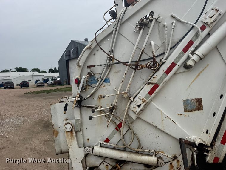 image for item FB7449 2005 Freightliner Business Class M2 refuse truck