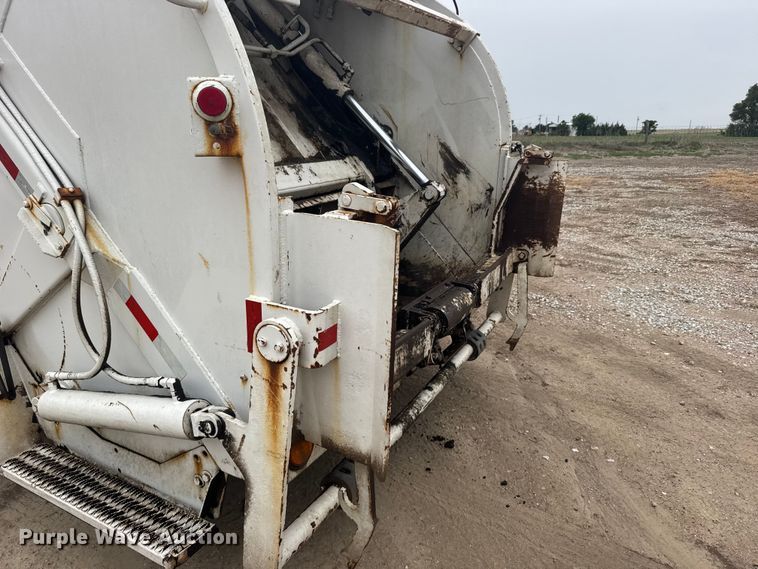 image for item FB7449 2005 Freightliner Business Class M2 refuse truck