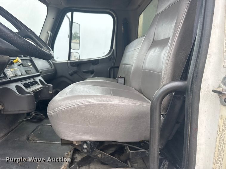 image for item FB7449 2005 Freightliner Business Class M2 refuse truck