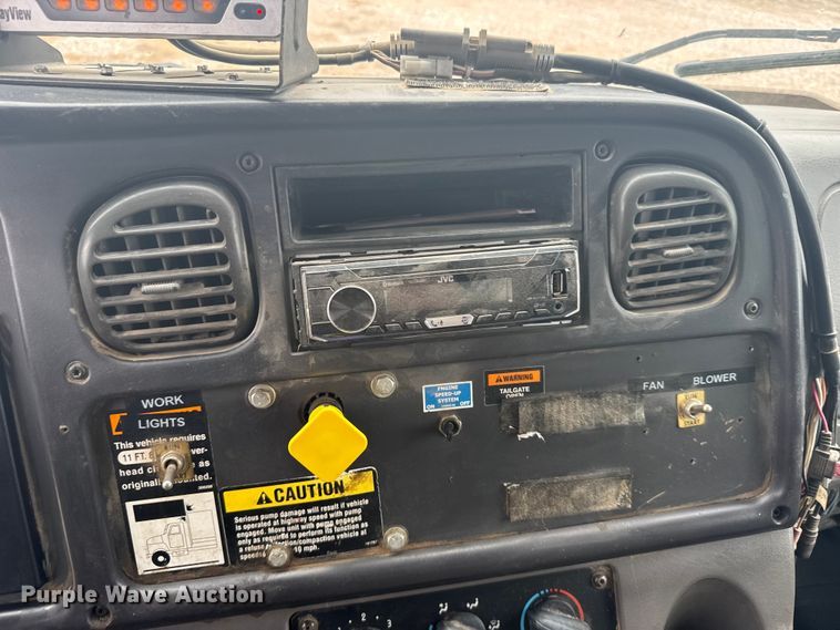 image for item FB7449 2005 Freightliner Business Class M2 refuse truck