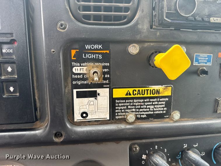 image for item FB7449 2005 Freightliner Business Class M2 refuse truck