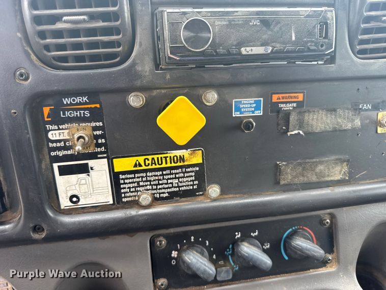 image for item FB7449 2005 Freightliner Business Class M2 refuse truck