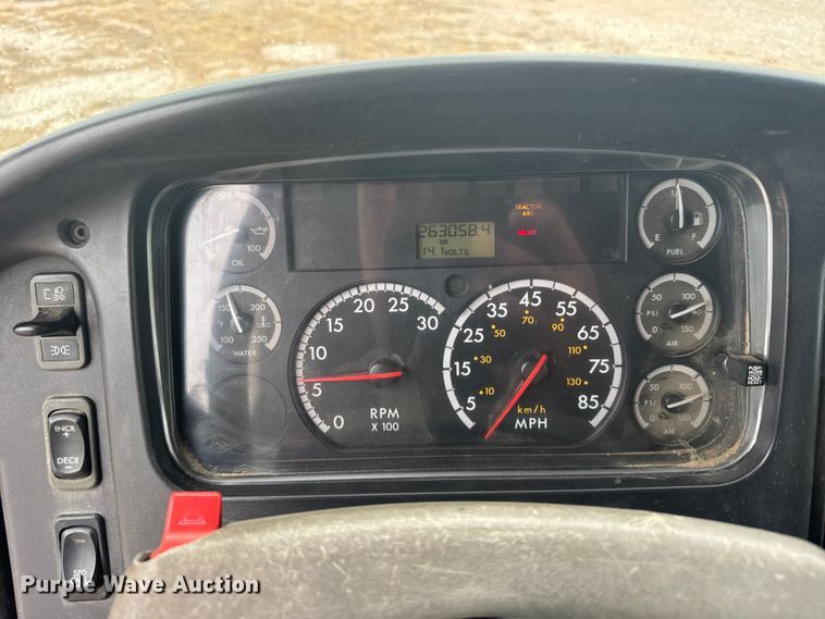 image for item FB7449 2005 Freightliner Business Class M2 refuse truck