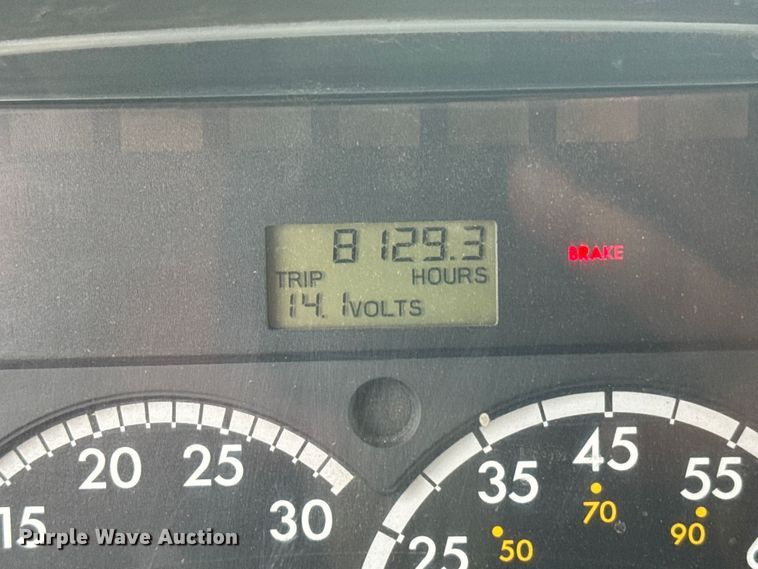image for item FB7449 2005 Freightliner Business Class M2 refuse truck