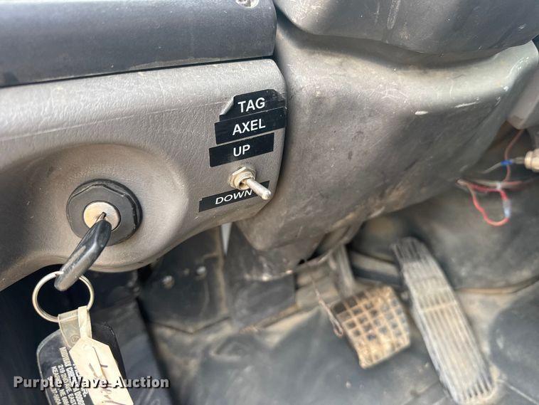 image for item FB7449 2005 Freightliner Business Class M2 refuse truck