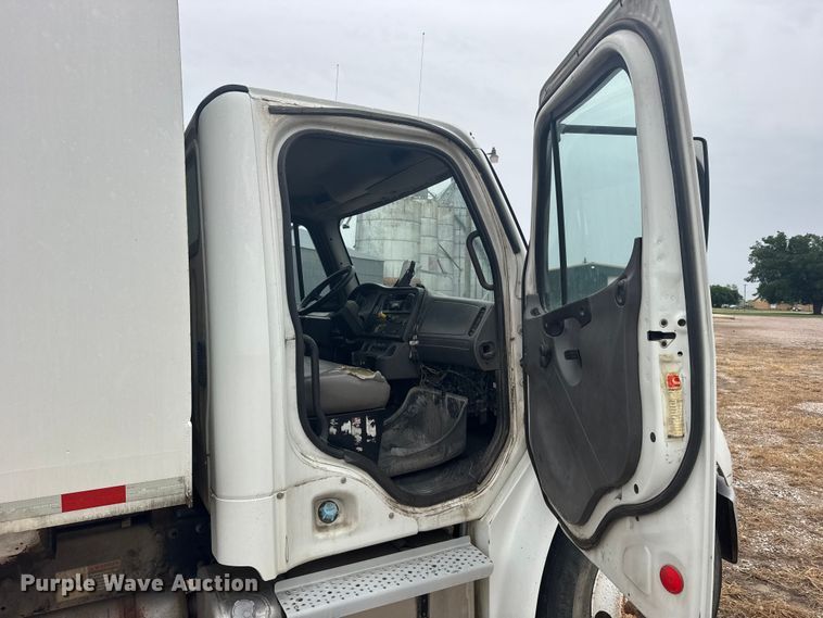 image for item FB7449 2005 Freightliner Business Class M2 refuse truck