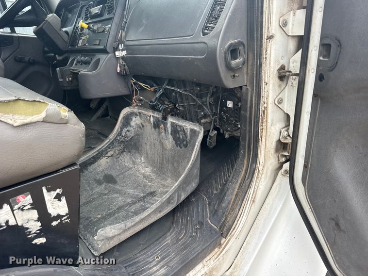 image for item FB7449 2005 Freightliner Business Class M2 refuse truck