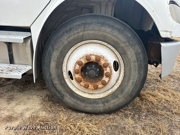 image for item FB7449 2005 Freightliner Business Class M2 refuse truck