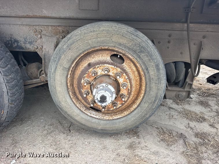 image for item FB7449 2005 Freightliner Business Class M2 refuse truck
