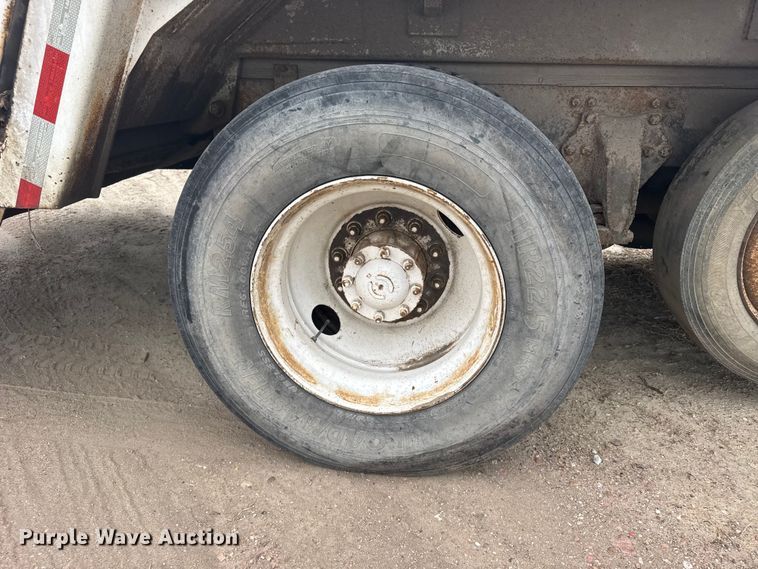 image for item FB7449 2005 Freightliner Business Class M2 refuse truck