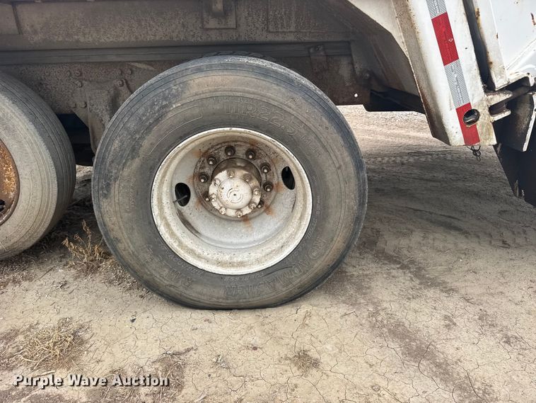 image for item FB7449 2005 Freightliner Business Class M2 refuse truck