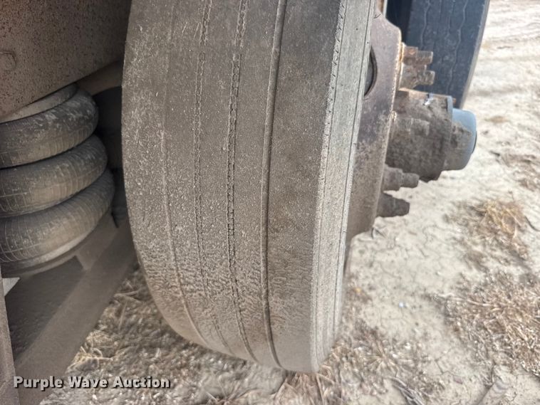 image for item FB7449 2005 Freightliner Business Class M2 refuse truck