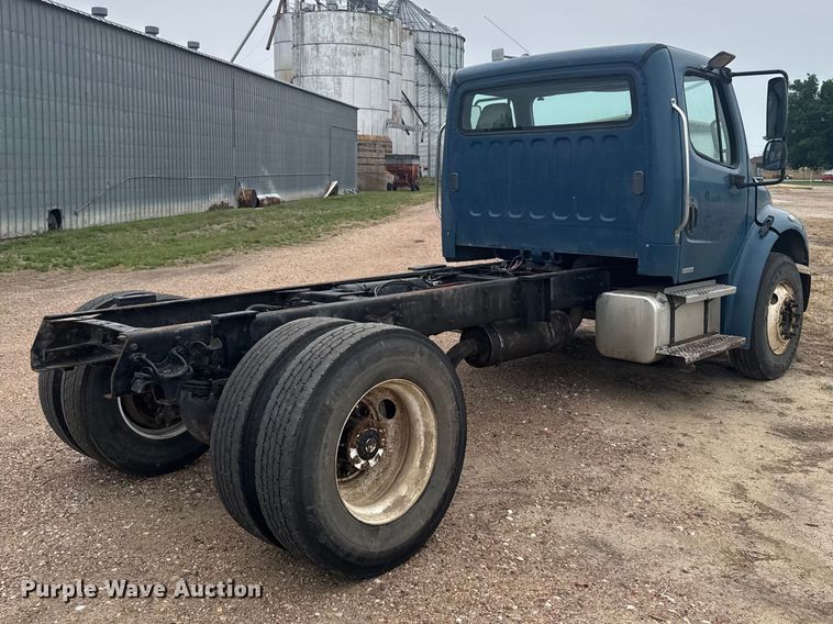 image for item FB7450 2005 Freightliner M2 truck cab and chassis