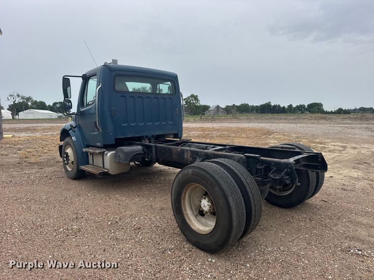 image for item FB7450 2005 Freightliner M2 truck cab and chassis