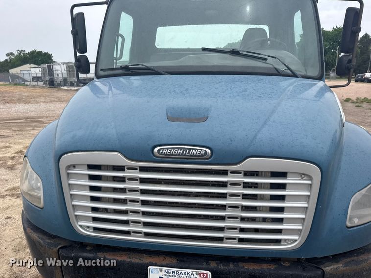 image for item FB7450 2005 Freightliner M2 truck cab and chassis