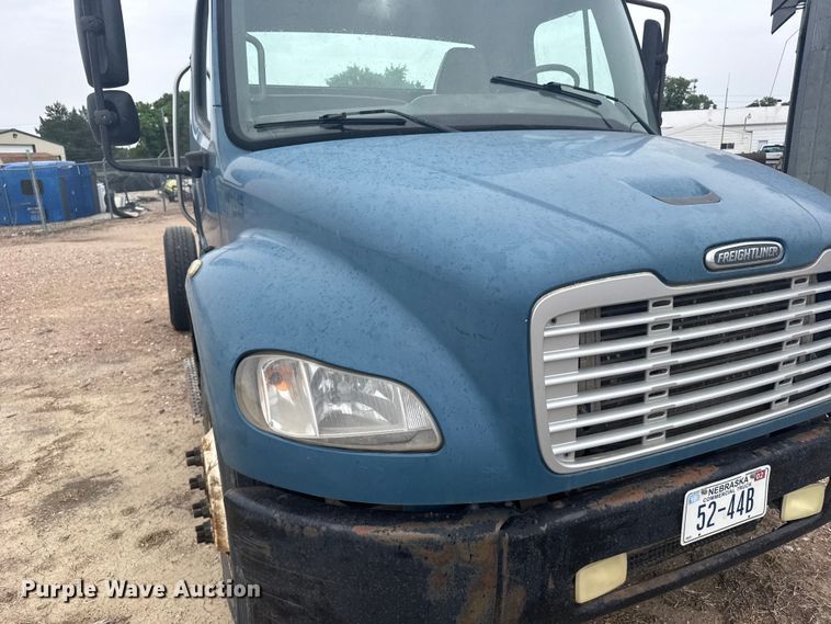 image for item FB7450 2005 Freightliner M2 truck cab and chassis
