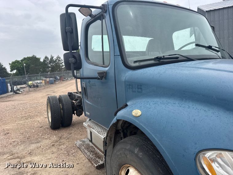 image for item FB7450 2005 Freightliner M2 truck cab and chassis