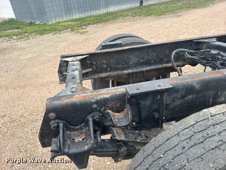 image for item FB7450 2005 Freightliner M2 truck cab and chassis