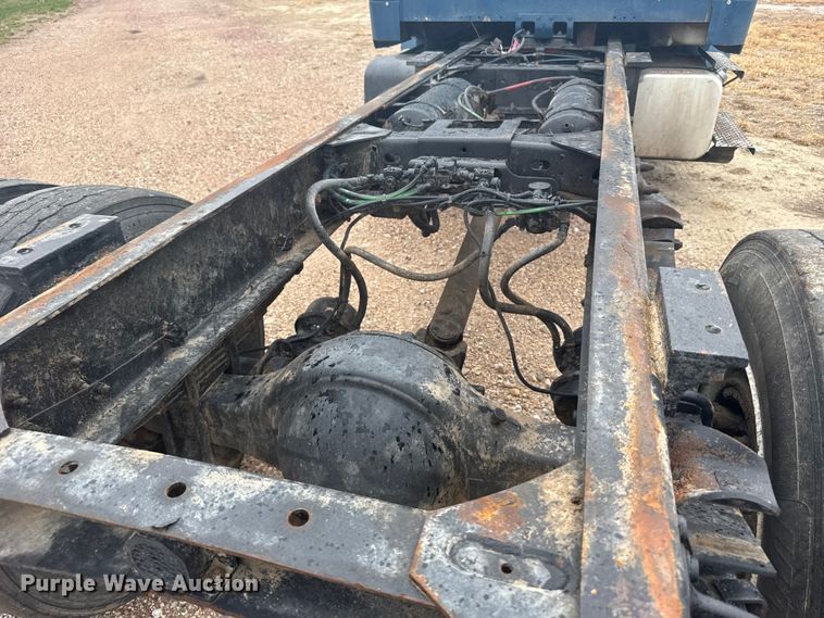 image for item FB7450 2005 Freightliner M2 truck cab and chassis