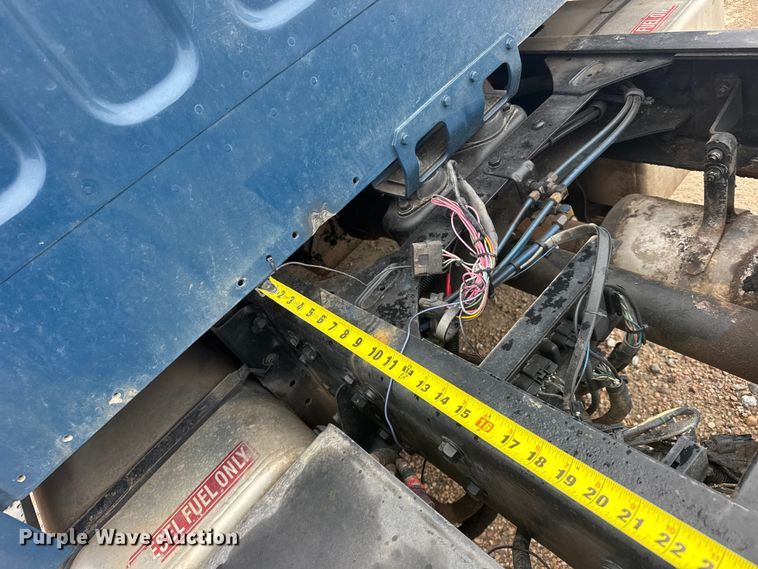 image for item FB7450 2005 Freightliner M2 truck cab and chassis