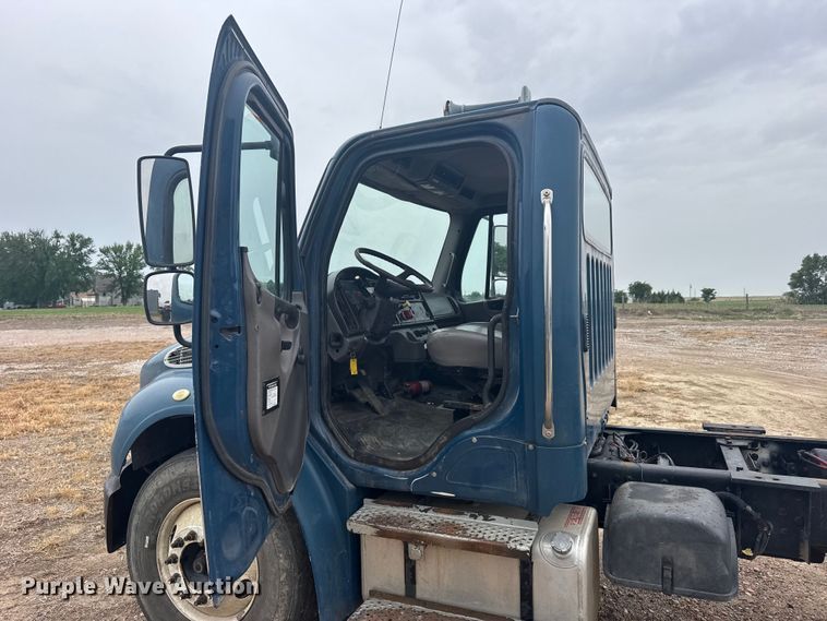 image for item FB7450 2005 Freightliner M2 truck cab and chassis