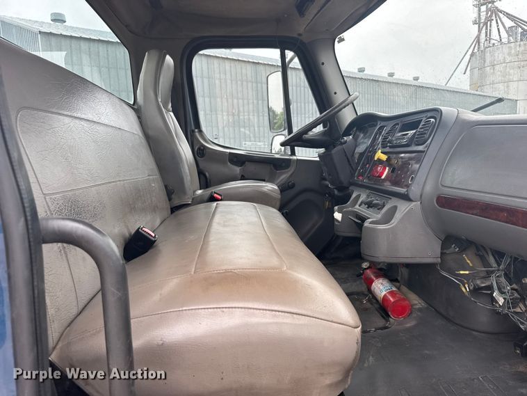 image for item FB7450 2005 Freightliner M2 truck cab and chassis