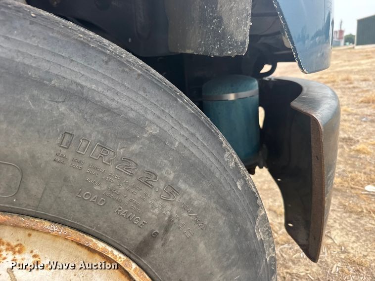 image for item FB7450 2005 Freightliner M2 truck cab and chassis