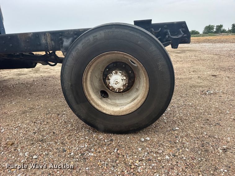 image for item FB7450 2005 Freightliner M2 truck cab and chassis