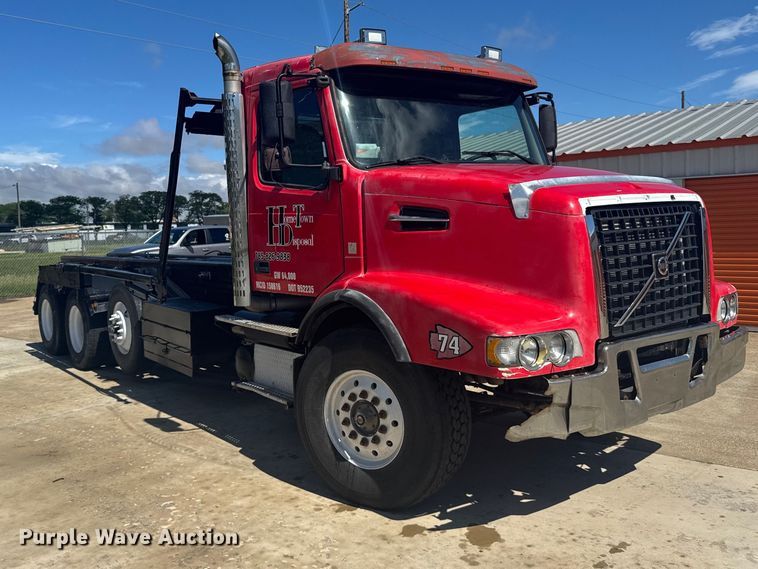 image for item FB7451 2006 Volvo  VHD roll-off container truck