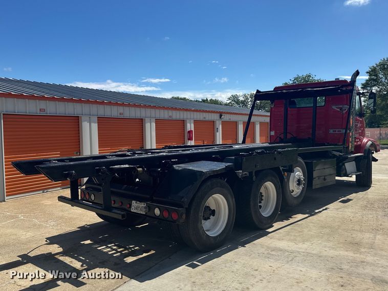 image for item FB7451 2006 Volvo  VHD roll-off container truck
