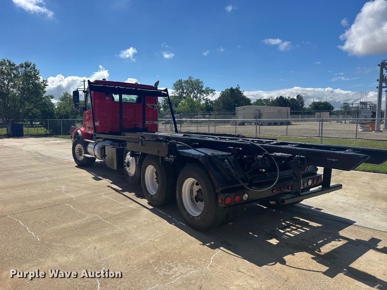 image for item FB7451 2006 Volvo  VHD roll-off container truck