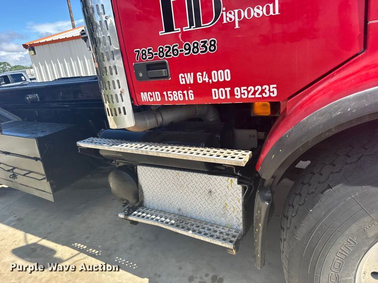 image for item FB7451 2006 Volvo  VHD roll-off container truck