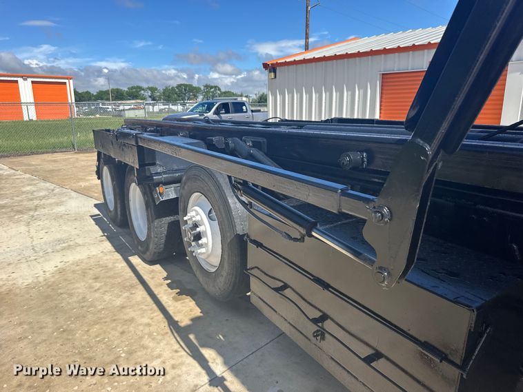 image for item FB7451 2006 Volvo  VHD roll-off container truck
