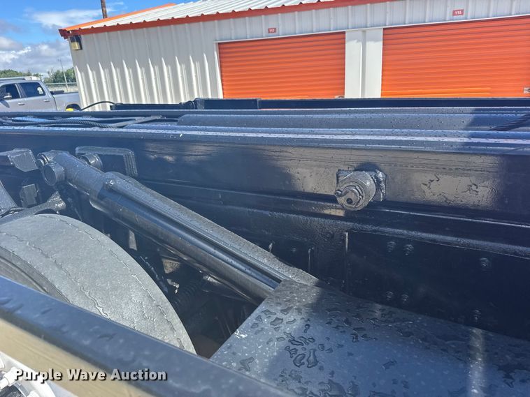 image for item FB7451 2006 Volvo  VHD roll-off container truck