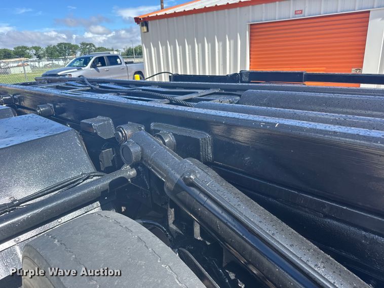 image for item FB7451 2006 Volvo  VHD roll-off container truck
