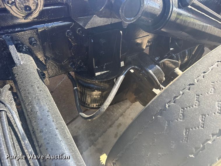image for item FB7451 2006 Volvo  VHD roll-off container truck