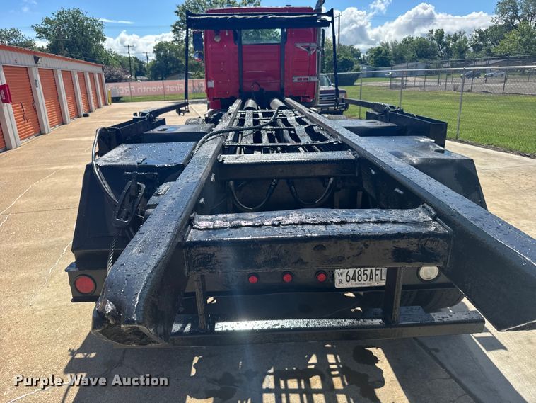 image for item FB7451 2006 Volvo  VHD roll-off container truck