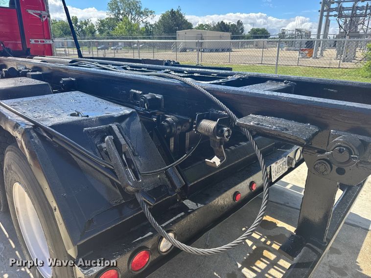 image for item FB7451 2006 Volvo  VHD roll-off container truck