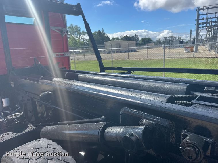 image for item FB7451 2006 Volvo  VHD roll-off container truck